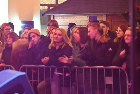 Včeraj je prvi koncert Pravljičnega Kamnik privabil število obiskovalcev (57)